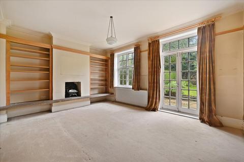 8 Winscombe Crescent, London, W5 1AZ