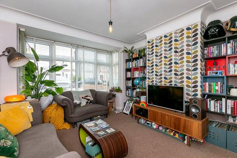 2 bedroom maisonette for sale, Graham Road, MITCHAM, Surrey, CR4
