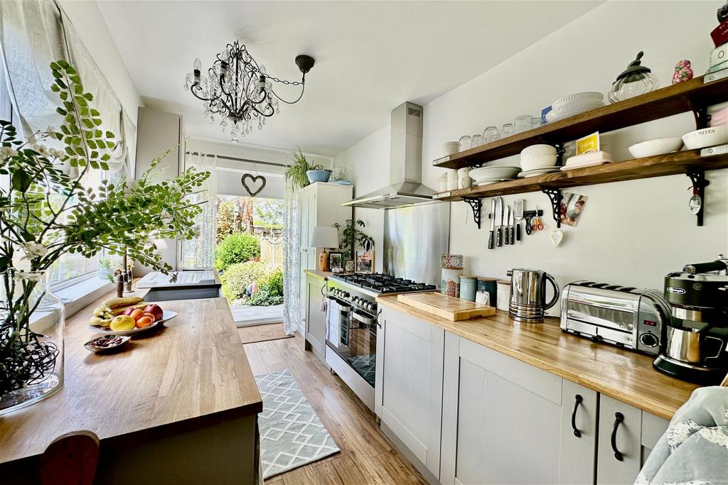 Perth Street West, Hull HU5 3 bed terraced house for sale £150,000