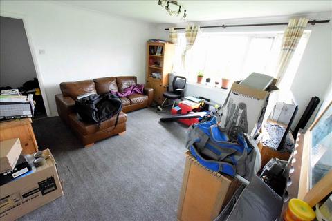 2 bedroom flat for sale, Elmwood Avenue, Hanworth, Middlesex, TW13