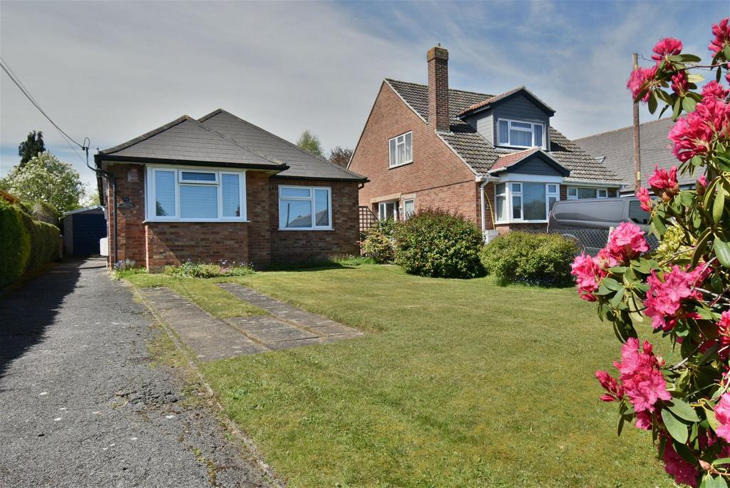 Elmhurst Road, Thatcham RG18 2 bed detached bungalow for sale £410,000