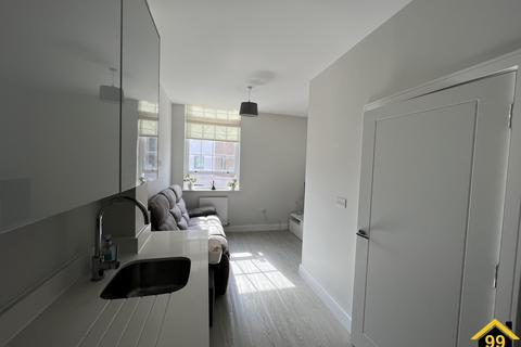 1 bedroom flat for sale, Westcombe House, Uxbridge, Middlesex, UB8