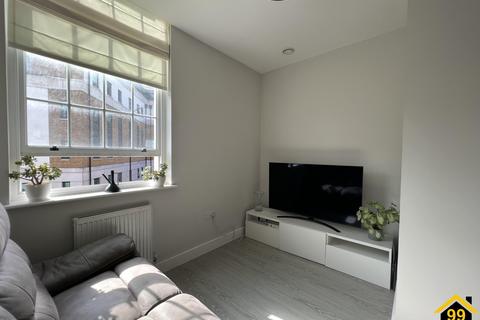 1 bedroom flat for sale, Westcombe House, Uxbridge, Middlesex, UB8