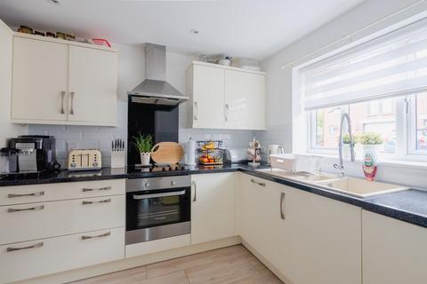 9 Orchard Close, Crediton, EX17 2FB