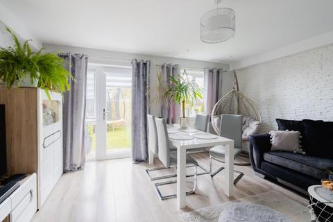 9 Orchard Close, Crediton, EX17 2FB