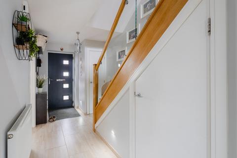 9 Orchard Close, Crediton, EX17 2FB