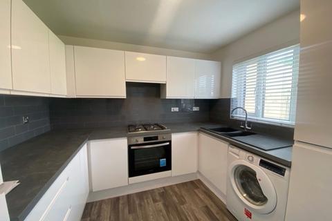 3 bedroom end of terrace house to rent, Ludham Close, London