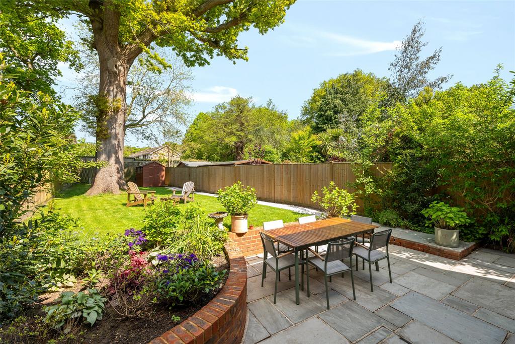 Wolfs Wood, Oxted, Surrey, RH8 3 bed semidetached house for sale £