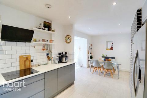 4 bedroom terraced house for sale, Wisley Road, Orpington