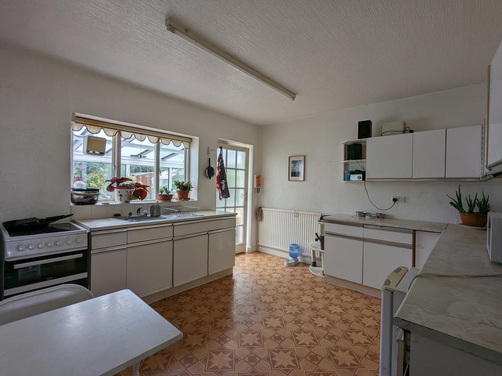 Kitchen 2.jpg