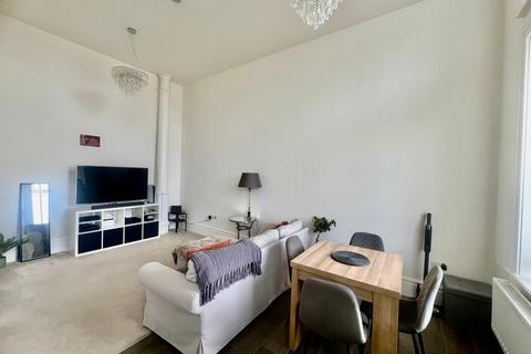 2 bedroom flat to rent, Norwood Drive, Menston, Ilkley, West Yorkshire, UK, LS29