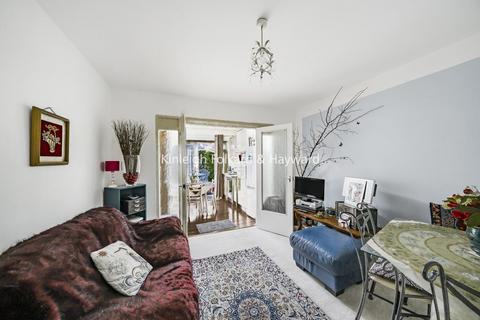 2 bedroom flat for sale, Oakleigh Crescent, Whetstone