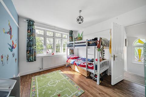 12 Priory Close, Beckenham, BR3 4DH