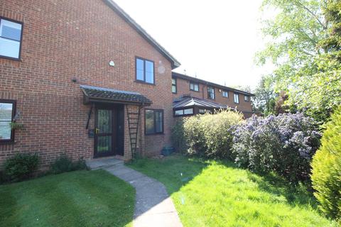 1 bedroom terraced house to rent, Danetree Close, Epsom KT19