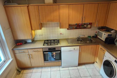 3 bedroom end of terrace house to rent, Bow Common Lane, London E3