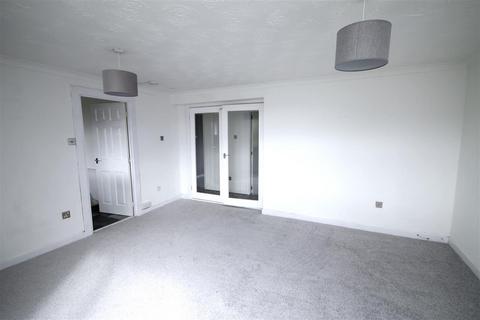 3 bedroom flat to rent, Tiree Court, Ravenswood, Cumbernauld