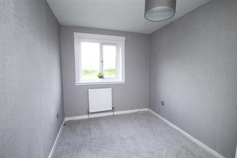 3 bedroom flat to rent, Tiree Court, Ravenswood, Cumbernauld