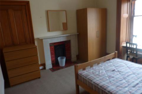 4 bedroom flat to rent, East Preston Street, Edinburgh EH8