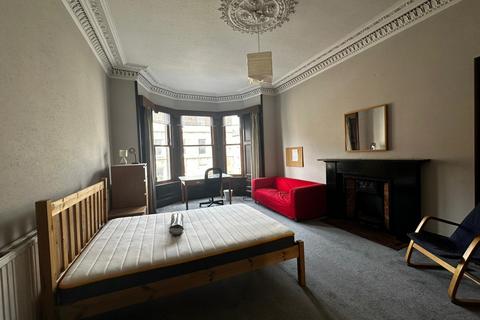 4 bedroom flat to rent, East Preston Street, Edinburgh EH8