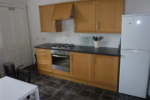 4 bedroom flat to rent, East Preston Street, Edinburgh EH8