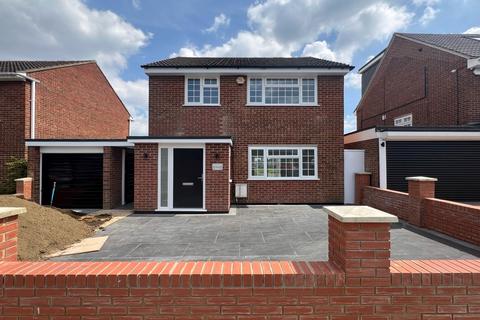 3 bedroom detached house to rent, The Vista, Langdon Shaw, Sidcup, Kent