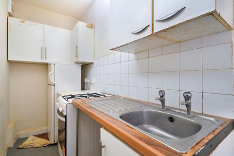2 bedroom flat for sale, Barry Road, London, NW10