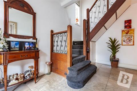 4 Havering Drive, Romford, RM1 4BB