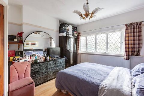 4 Havering Drive, Romford, RM1 4BB