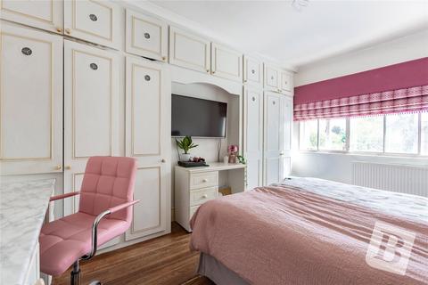 4 Havering Drive, Romford, RM1 4BB