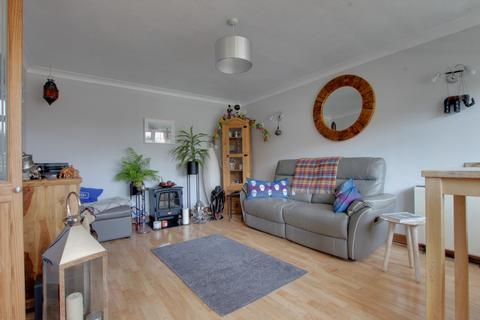 2 bedroom flat for sale, Willow Tree, Hollow Lane