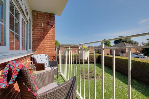 2 bedroom flat for sale, Willow Tree, Hollow Lane