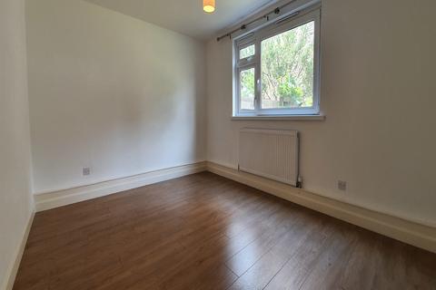 2 bedroom flat to rent, Howard Road, Bromley