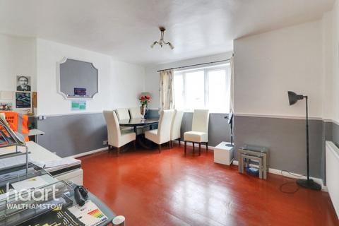 2 bedroom apartment for sale, Valley Side Parade, Chingford
