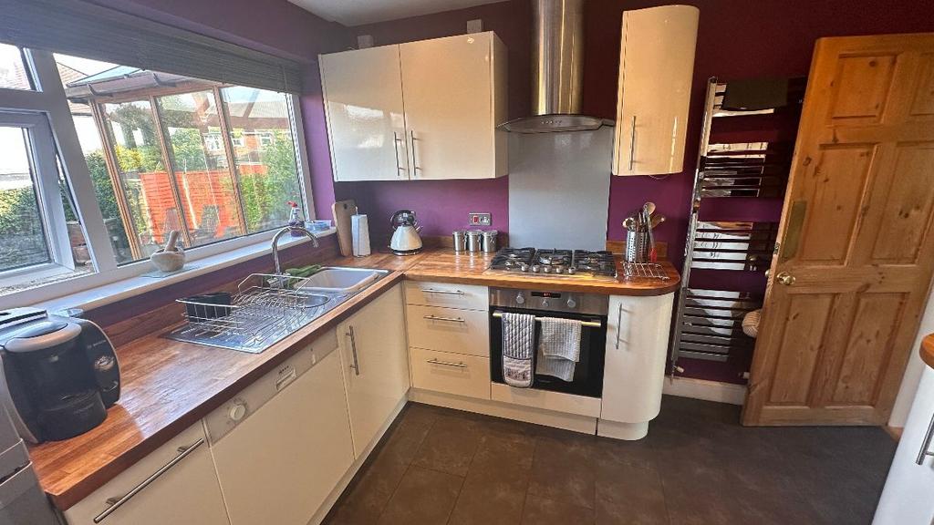 Moseley Avenue, Coventry 3 bed semidetached house for sale £245,000