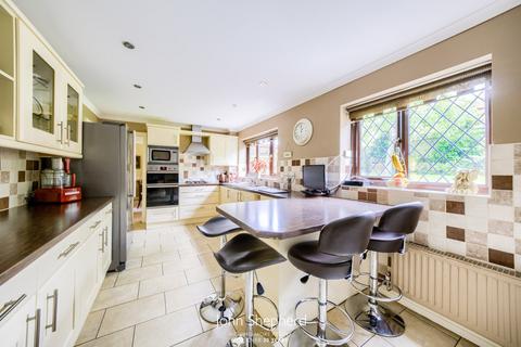 4 bedroom detached house for sale, Sandhills Crescent, Solihull, West Midlands, B91