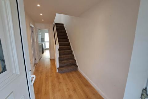 3 bedroom semi-detached house to rent, Hawthorn Drive, Eccleston