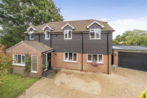 6 Beaver Close, Chichester, PO19 3QU