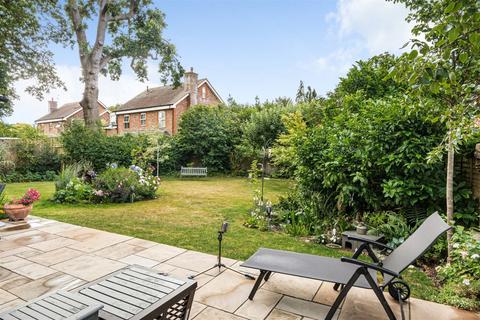 6 Beaver Close, Chichester, PO19 3QU