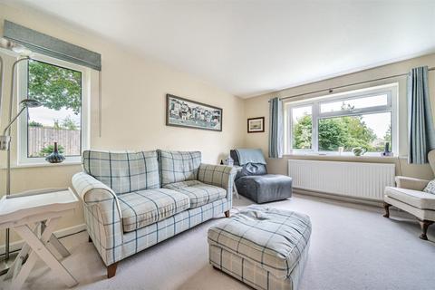 6 Beaver Close, Chichester, PO19 3QU