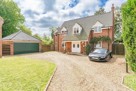 4 bedroom detached house for sale, Oak Tree Close, Cantley