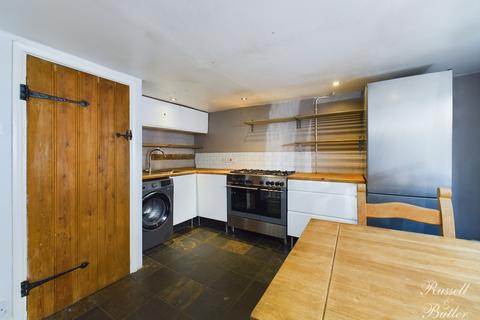 10 Bristle Hill, Buckingham, MK18 1EZ