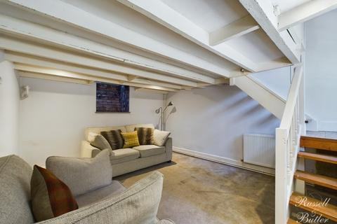 10 Bristle Hill, Buckingham, MK18 1EZ