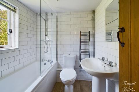 10 Bristle Hill, Buckingham, MK18 1EZ