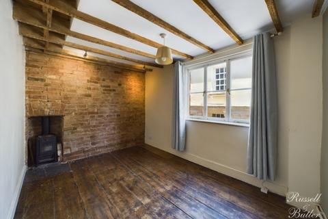 10 Bristle Hill, Buckingham, MK18 1EZ
