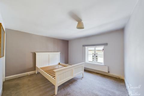 10 Bristle Hill, Buckingham, MK18 1EZ