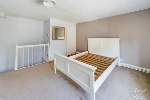 10 Bristle Hill, Buckingham, MK18 1EZ
