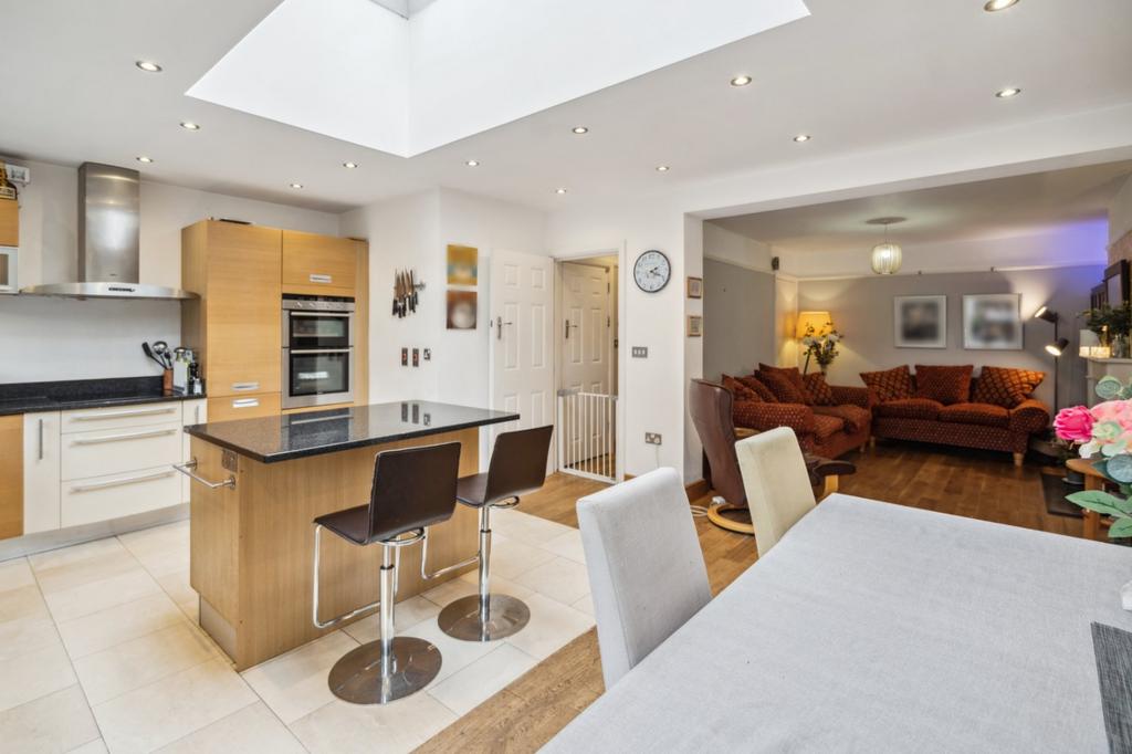 Severalls Avenue, Chesham, HP5 5 bed semidetached house for sale £