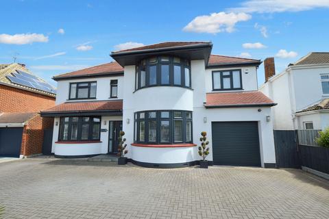 5 bedroom detached house for sale, Wyatts Drive, Thorpe Bay, SS1