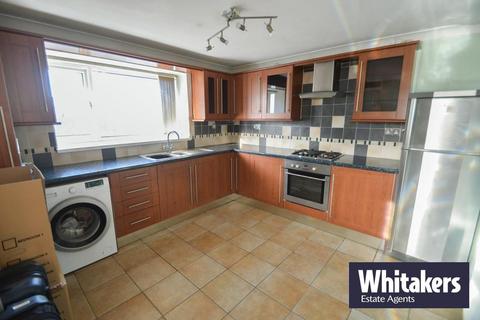 2 bedroom semi-detached house to rent, Bannister Drive, Hull, HU9