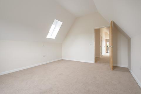 2 bedroom flat to rent, Mill Hill Close, Haywards Heath RH16